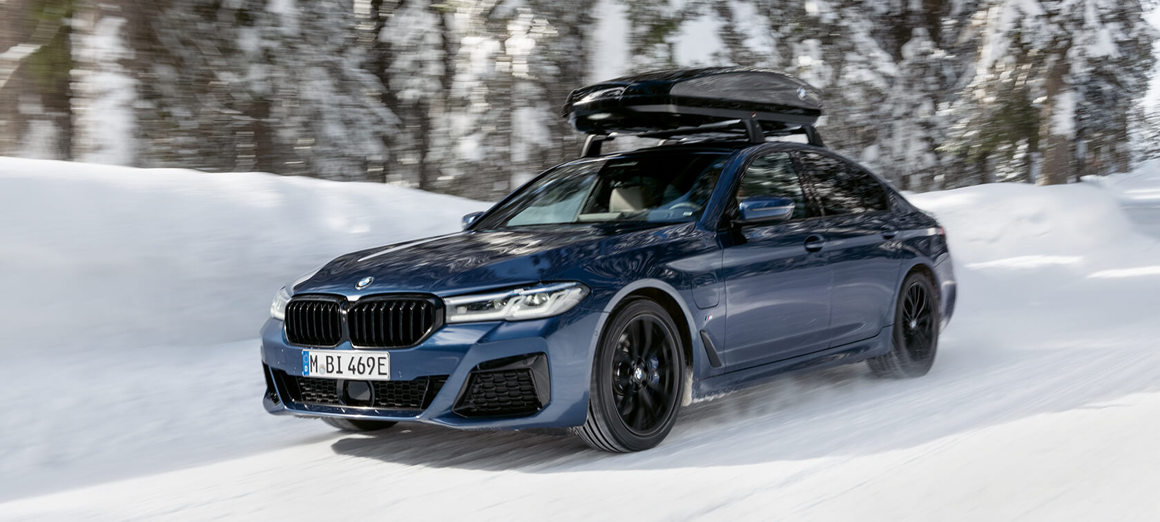 BMW med vinterdæk på sne og is BMW med vinterdæk på sne og is