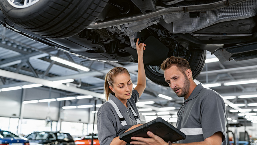 BMW Service (Inspektion I). BMW Service (Inspektion I).