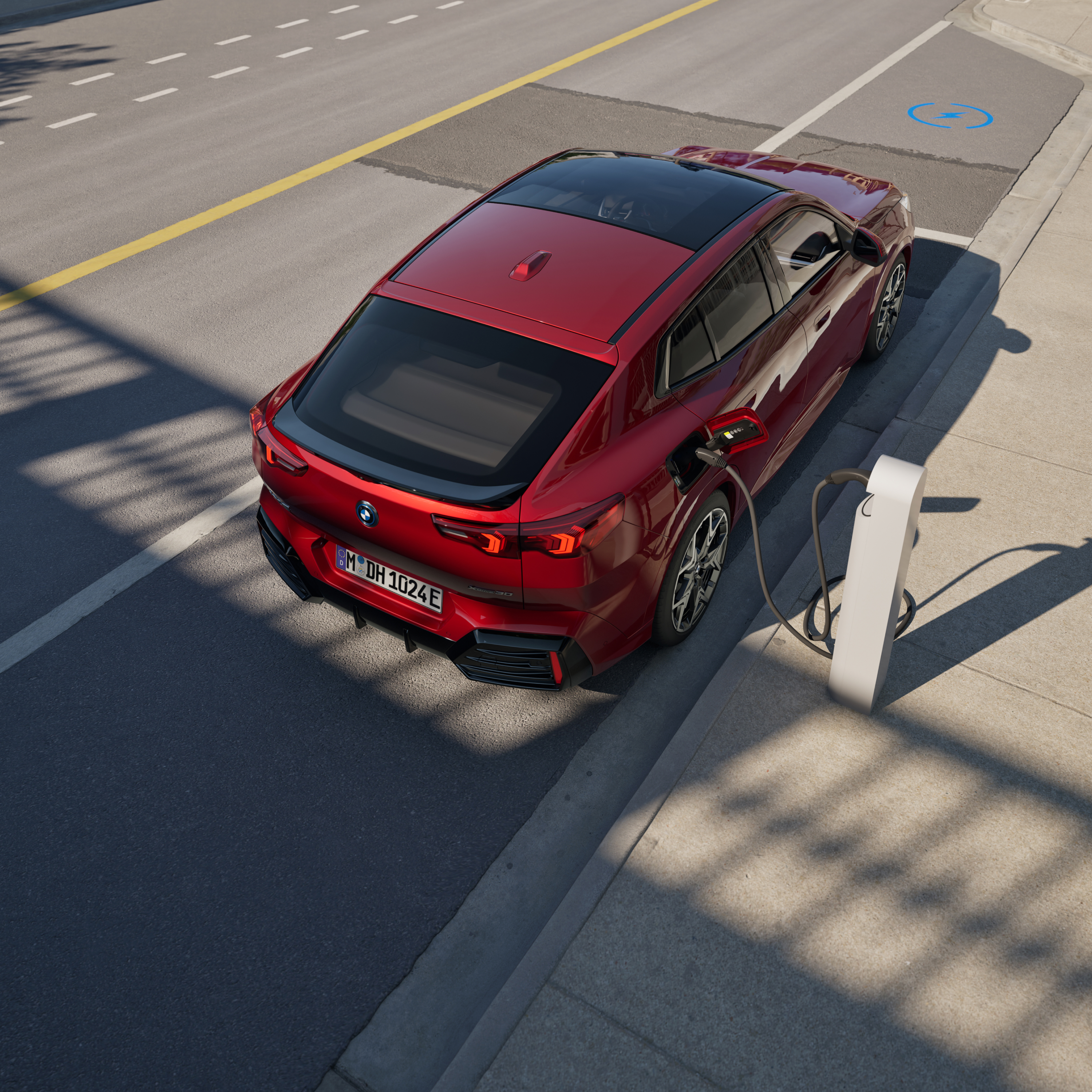 BMW oplader ved en ladestander