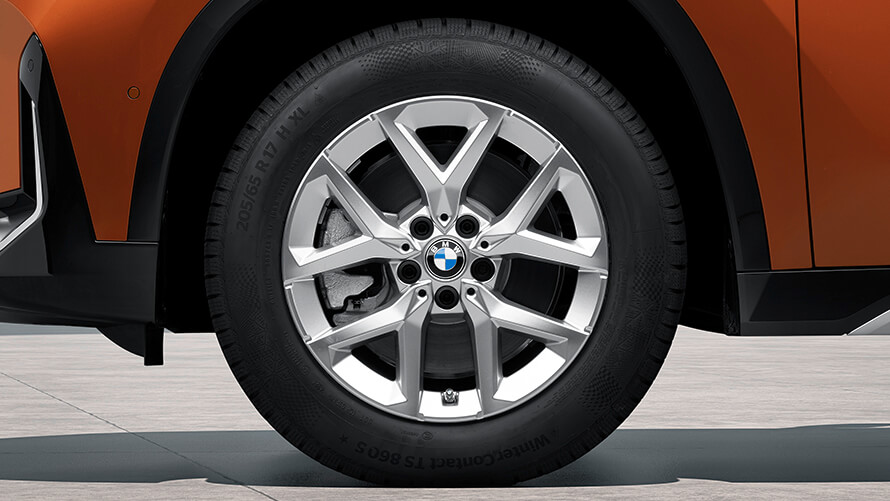  17'' BMW Lättmetallfälgar Y-eker 896 Refined Silver, komplett uppsättning vinterhjul.