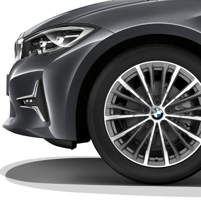 BMW 3-serie Sedan, Model Luxury Line-letmetalfælge Nærbillede af letmetalfælge på BMW 3-serie Sedan med Model Luxury Line-udstyr.