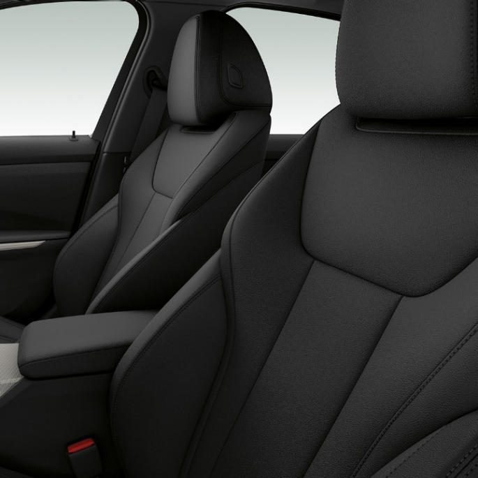 BMW 3-serie Sedan, Model Advantage-forsæder. Nærbillede fra siden af BMW 3-serie Sedan med Model Advantage-udstyr.