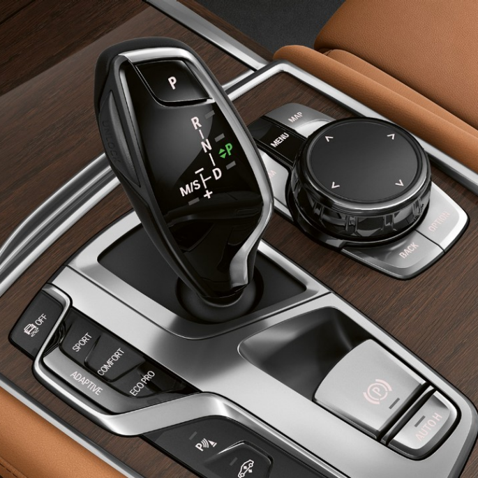 BMW 7-serie Sedan med eksteriør i Pure Excellence-design, gearstang BMW 7-serie Sedan med eksteriør i Pure Excellence-design: Nærbillede af gearstang