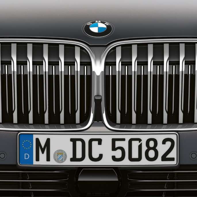 BMW 7-serie Sedan med eksteriør i Pure Excellence-design, gearstang BMW 7-serie Sedan med eksteriør i Pure Excellence-design: Nærbillede af BMW nyre