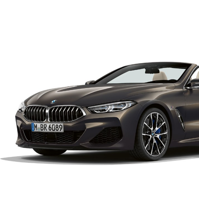 BMW M850i xDrive, Dravit Grey Metallic, set forfra, let drejet. BMW M850i xDrive, Dravit Grey Metallic, set forfra, let drejet.