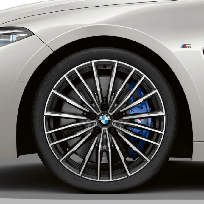 BMW M850i xDrive, Mineral White Metallic, 20"-letmetalfælge med multieger 729 M. BMW M850i xDrive, Mineral White Metallic, 20"-letmetalfælge med multieger 729 M.