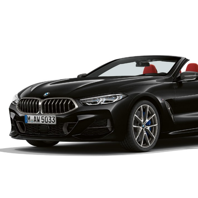 BMW M850i xDrive, Carbon Black Metallic, set forfra, let drejet. BMW M850i xDrive, Carbon Black Metallic, set forfra, let drejet.