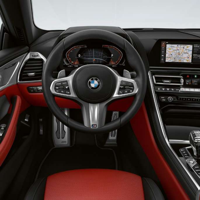 BMW 8-serie Gran Coupé, M Sportspakke cockpit